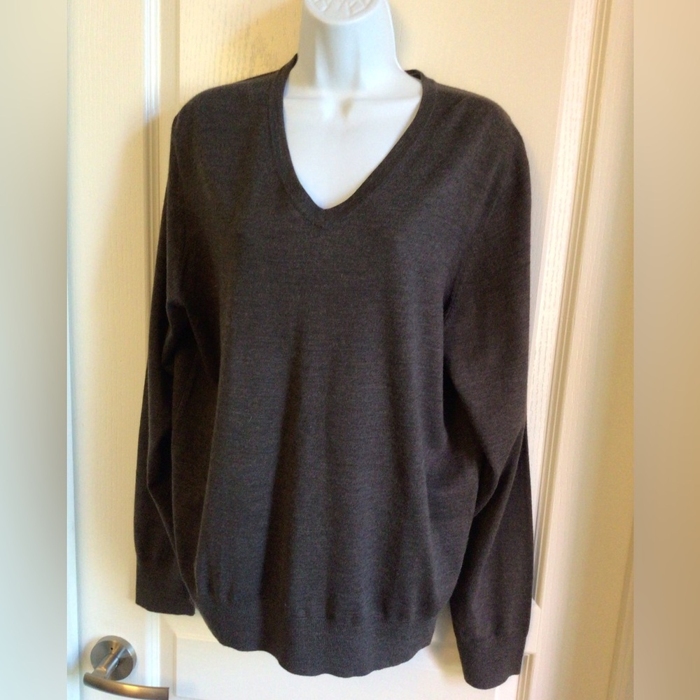 Mens Murano v neck sweather in brown size large
